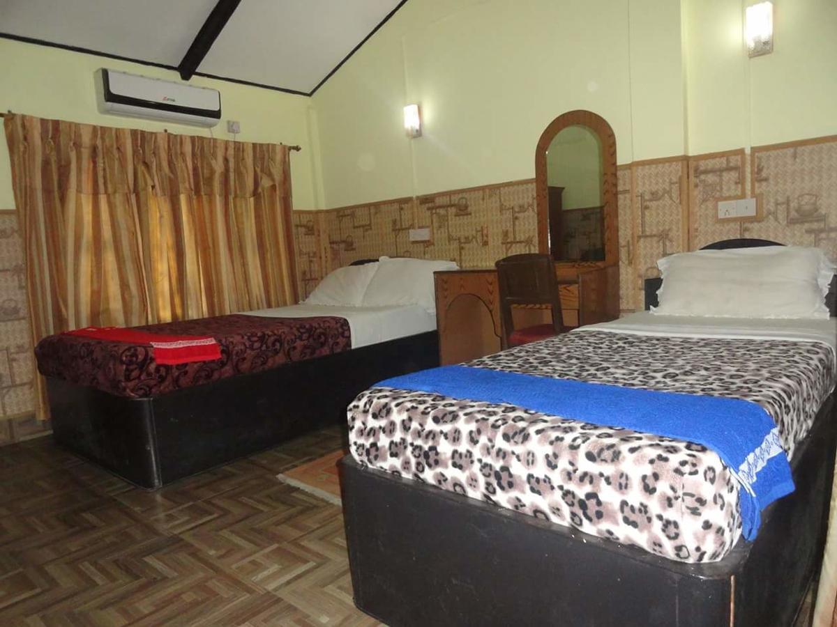 Rainbow Safari Resort Sauraha Exterior photo