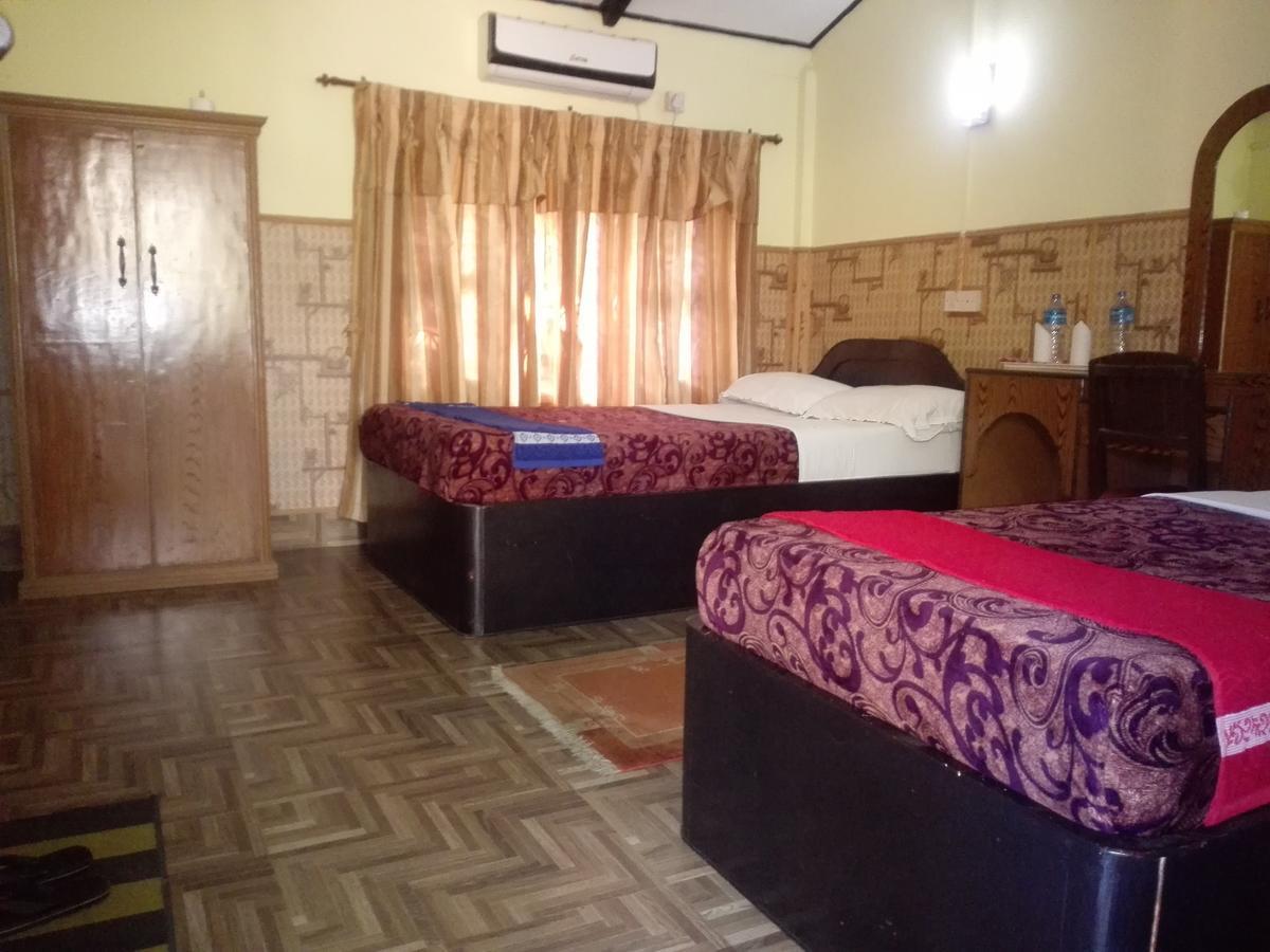 Rainbow Safari Resort Sauraha Exterior photo