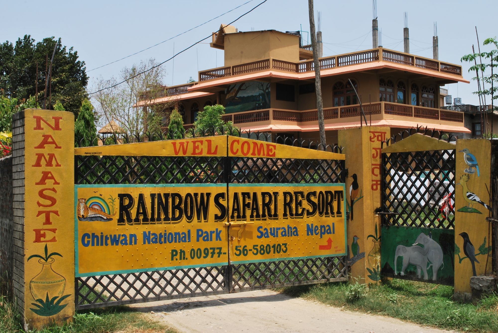 Rainbow Safari Resort Sauraha Exterior photo
