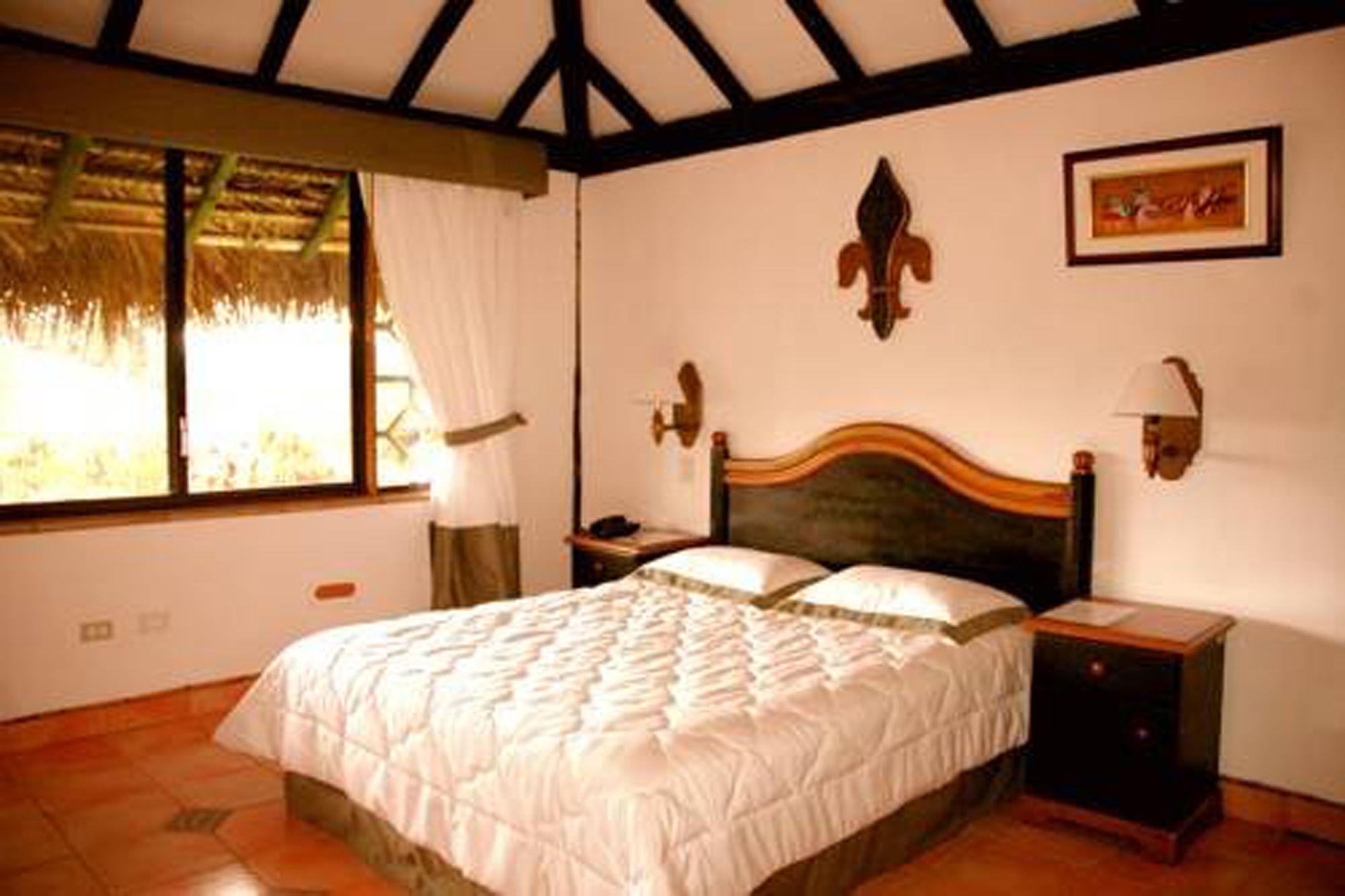Rainbow Safari Resort Sauraha Exterior photo