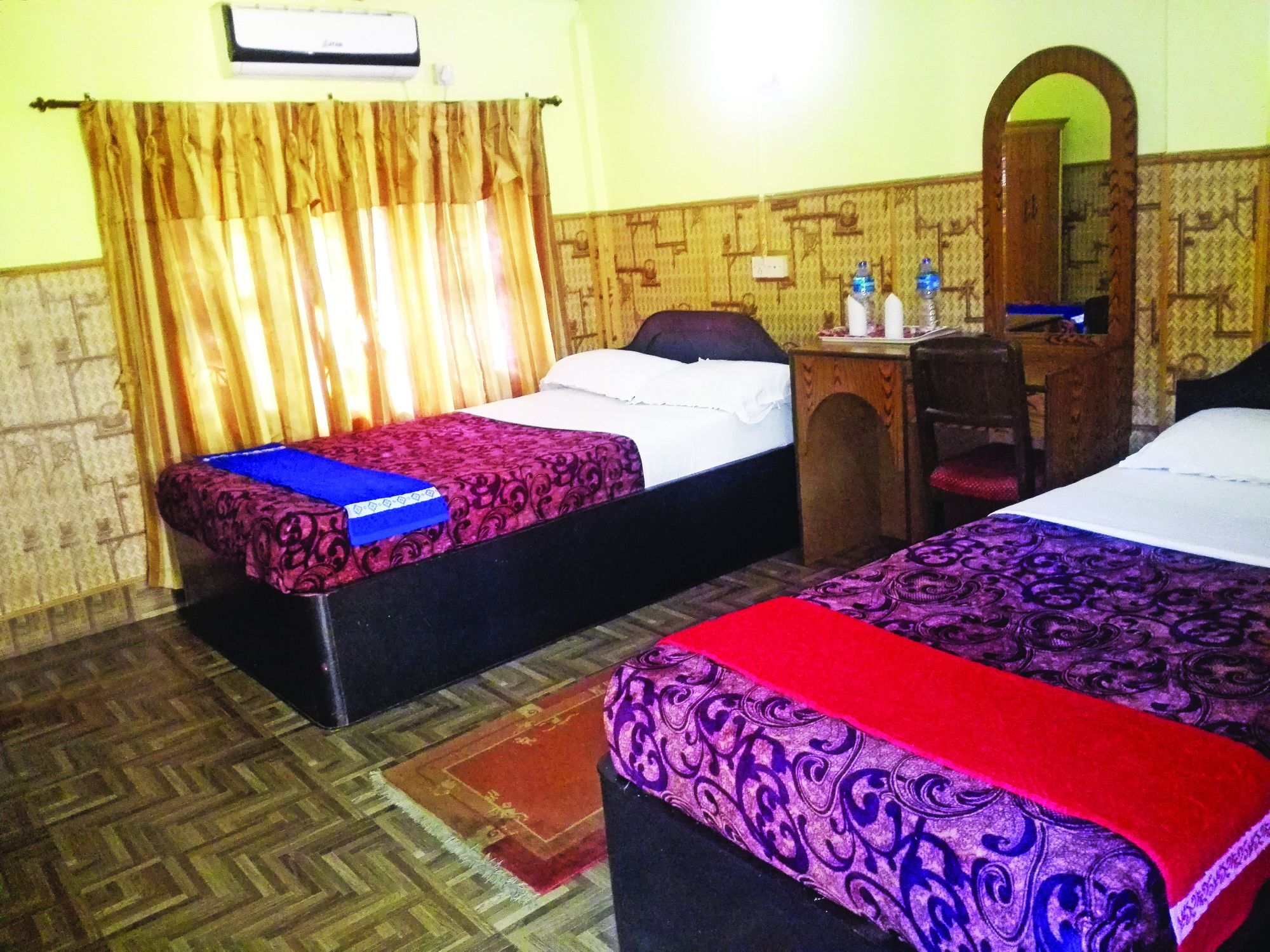 Rainbow Safari Resort Sauraha Exterior photo
